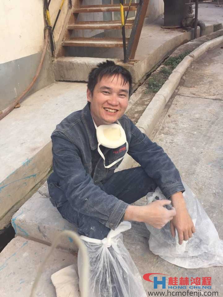 1447382573113655.jpg 桂林鴻程磨粉機技術(shù)專員羅存文