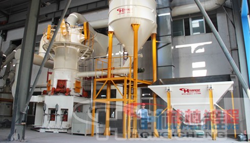 伊利石制粉設(shè)備 超細(xì)磨粉機(jī) 超細(xì)粉立磨 立磨 桂林鴻程環(huán)保磨粉機(jī):HLMX超細(xì)立式磨粉機(jī)
