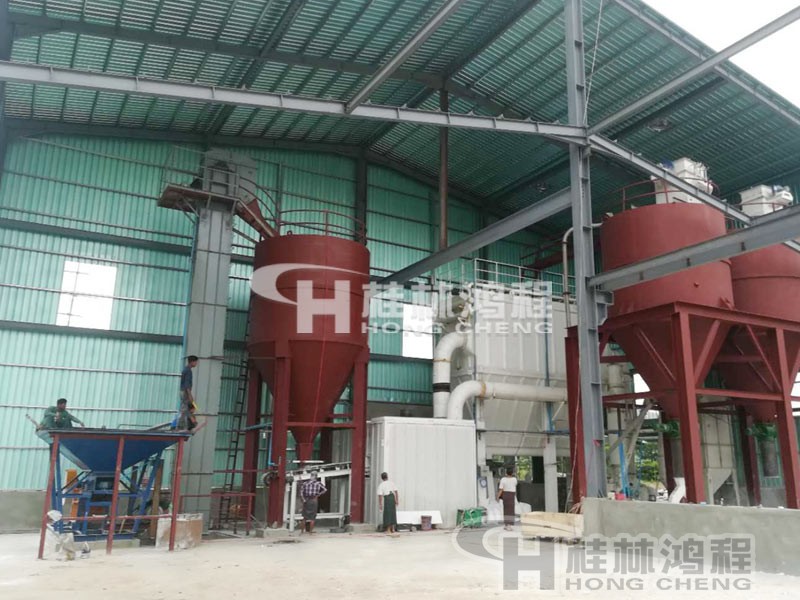 1250目方解石超細(xì)微粉磨機(jī)東南亞客戶訂購(gòu)機(jī)械現(xiàn)場(chǎng) 1250目方解石超細(xì)微粉磨機(jī)HCH1395超細(xì)環(huán)輥磨東南亞客戶訂購(gòu)機(jī)械現(xiàn)場(chǎng)