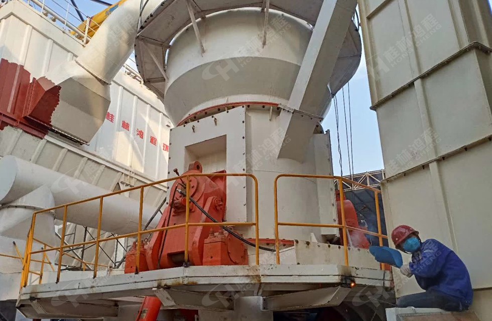 30萬噸高爐渣立磨，HLM1700爐渣立磨機(jī)