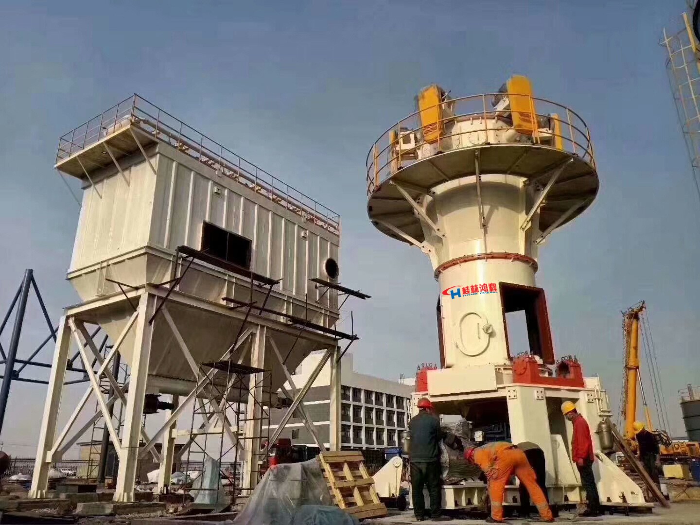 石灰膏立式磨粉機(jī)桂林鴻程西北客戶第4臺(tái)開始安裝g 石灰膏立式磨粉機(jī)桂林鴻程西北客戶第4臺(tái)開始安裝