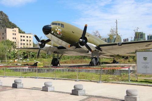 桂林鴻程雷蒙機(jī)廠(chǎng)地址：臨蘇路磨粉機(jī)生產(chǎn)基地
